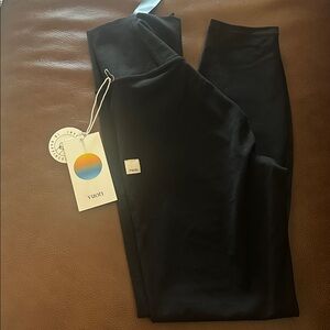 NWT Vuori AllTheFeels™ Legging Sz Medium Black